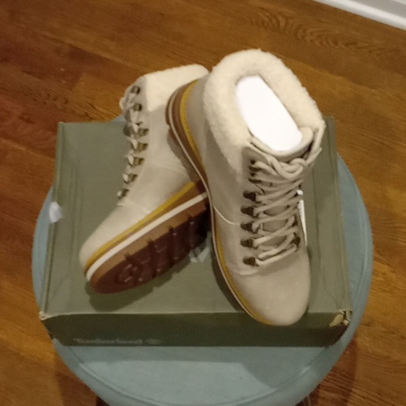 Timberland women's boots-NEW - Picture 5 of 7